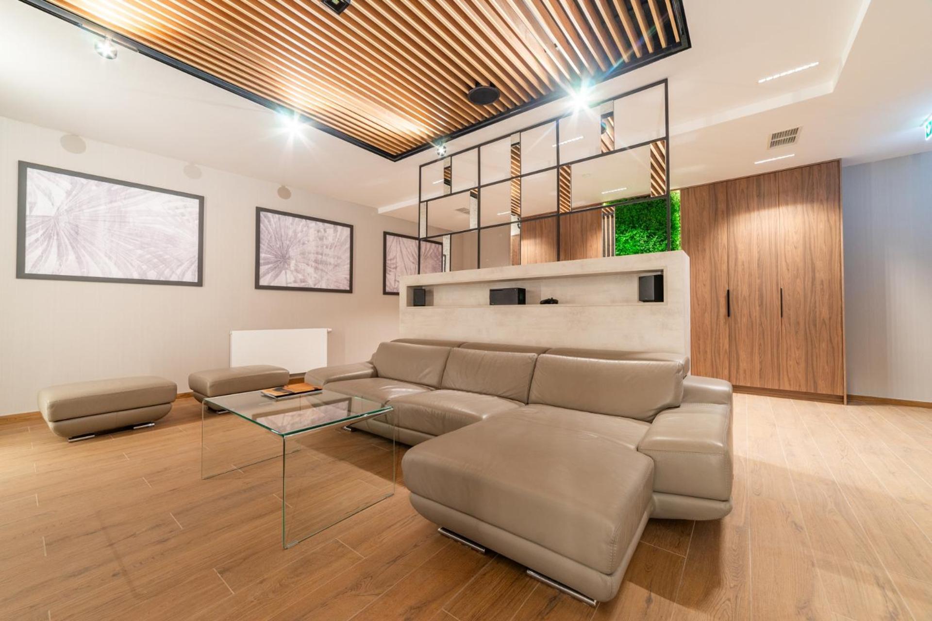 P R A T U M 46 Apartment